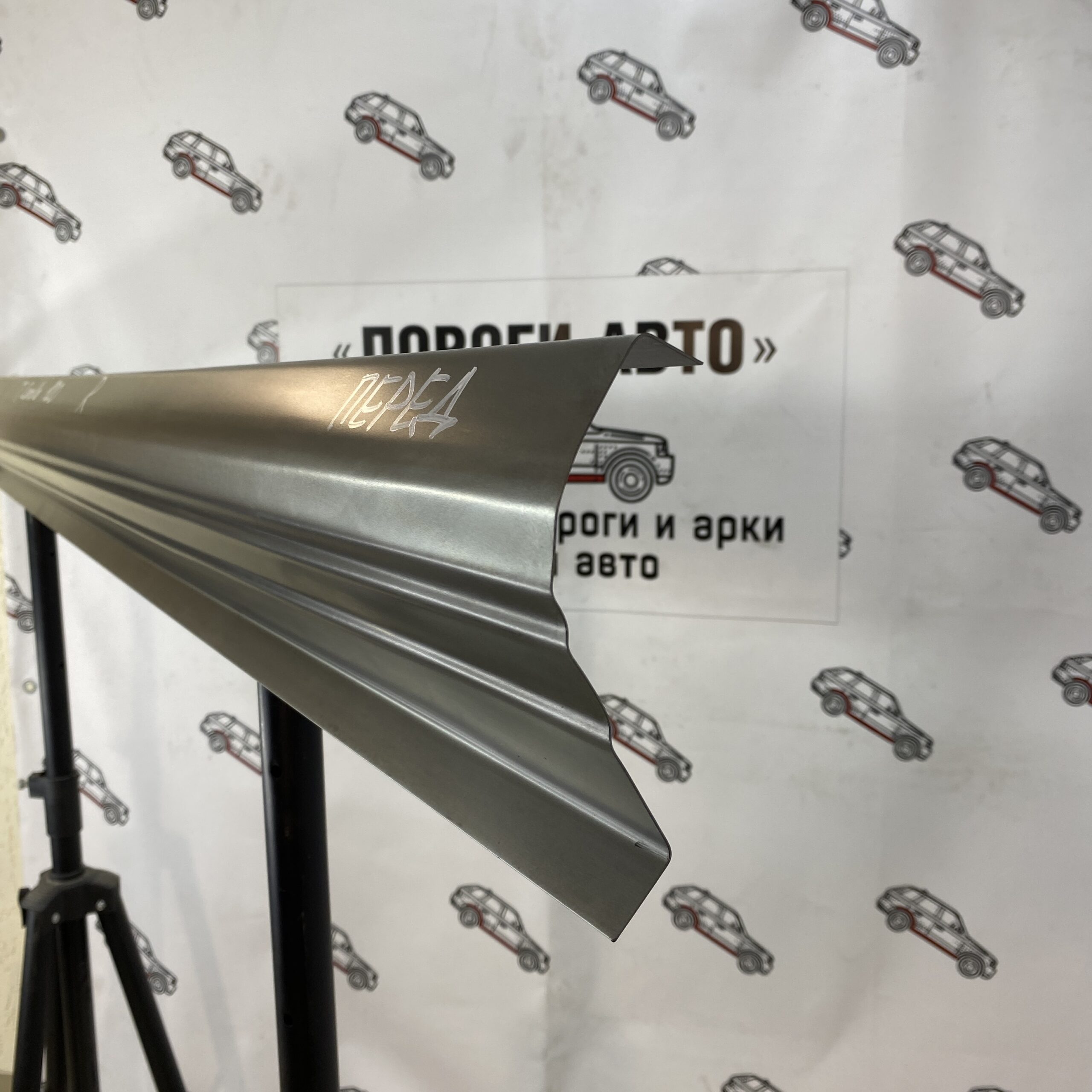 Кузовные пороги Toyota Corolla E120, полупрофиль