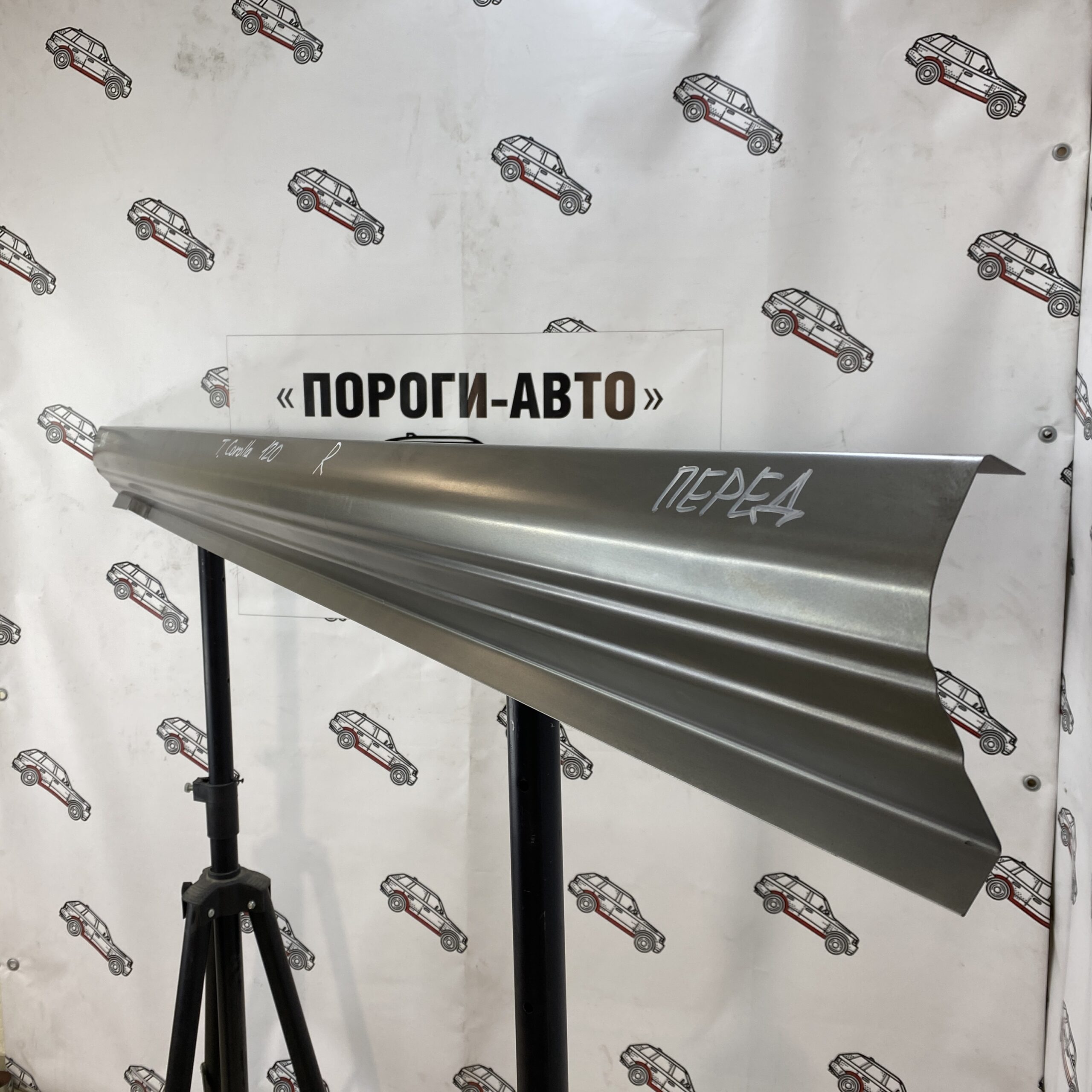 Кузовные пороги Toyota Corolla E120, полупрофиль